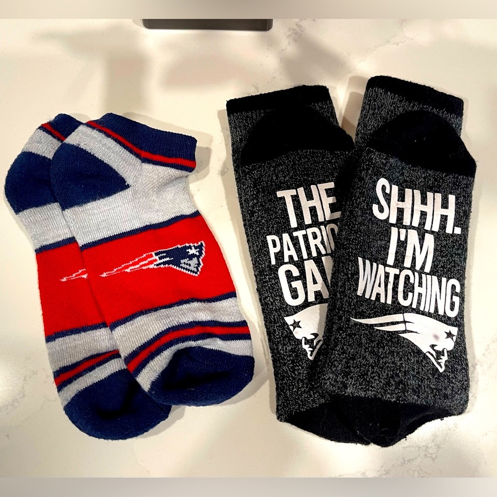 NFL NEW ENGLAND PATRIOTS 2 PAIR SOCKS